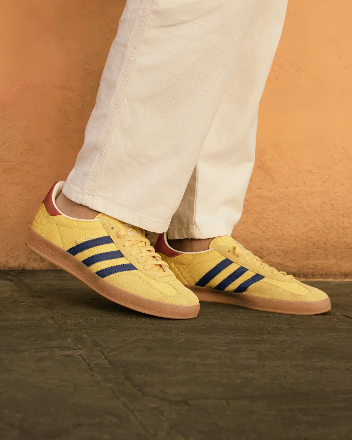 Gazelle Indoor Gold Blue Red suede - Image 3