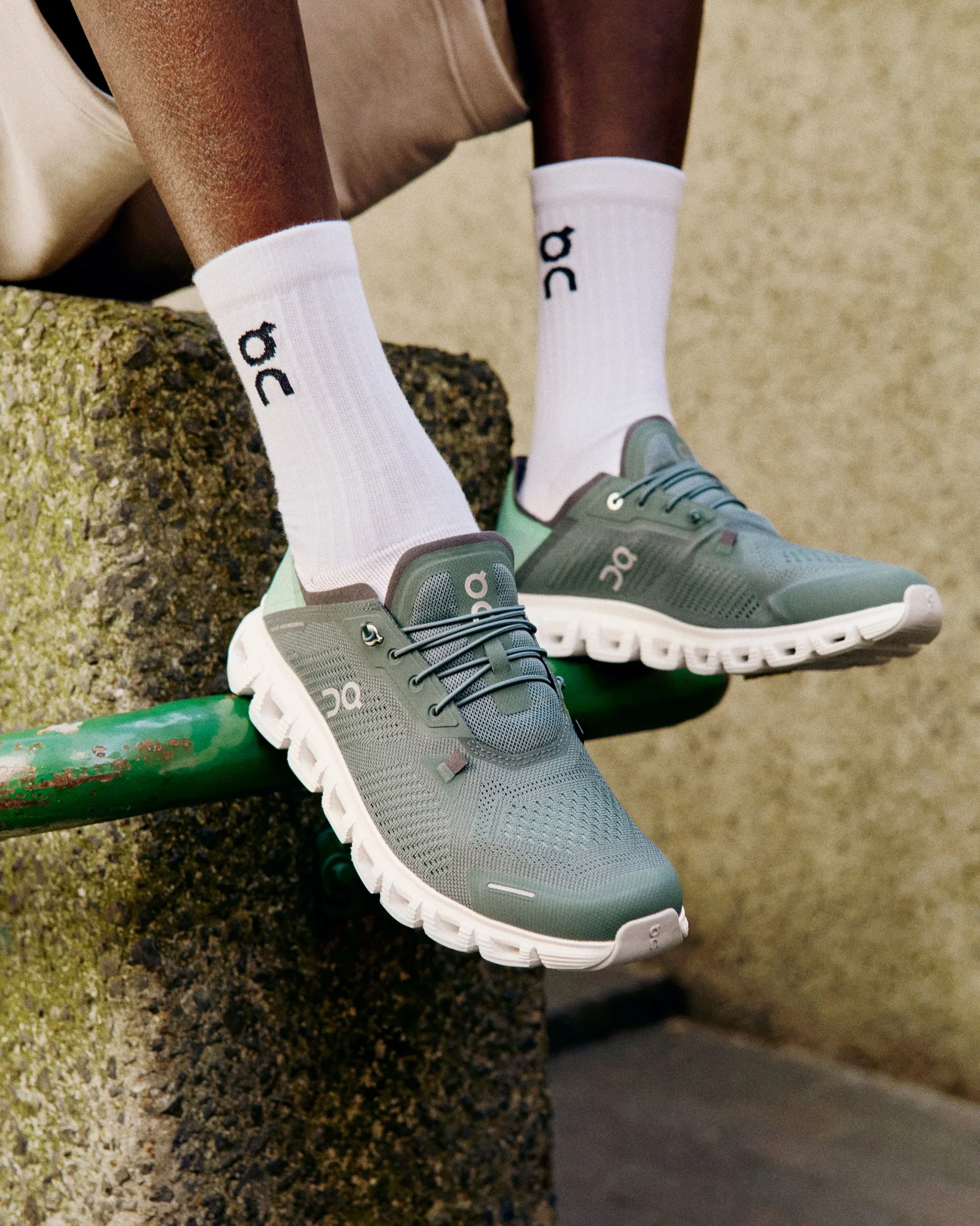 Cloud 6 Coast Olive White mesh - Image 3